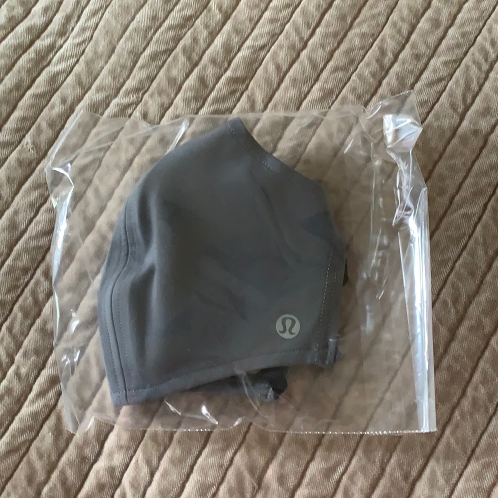 Lululemon Double Strap Face Mask